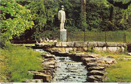 Lot99 jack s daniel statue spring distilery advertising lynchburg tennessee usa