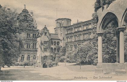PC53321 Heidelberg. Der Schlosshof. Heidelberg. B. Hopkins