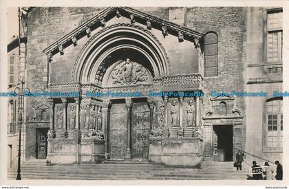 R018809 Arles en Provence. Portail de la Cathedrale St. Trophime. George Arles