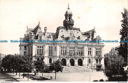R058647 Vichy. Allier. Reine des Villes dEaux. LHotel de Ville. La Cigogne