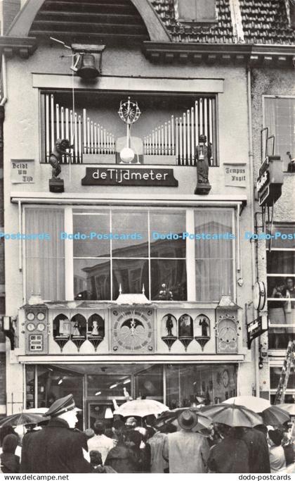 R450264 Wereldklok te Haarlem foto artipress 12 en 4 uur voeren Volendamse en Ze