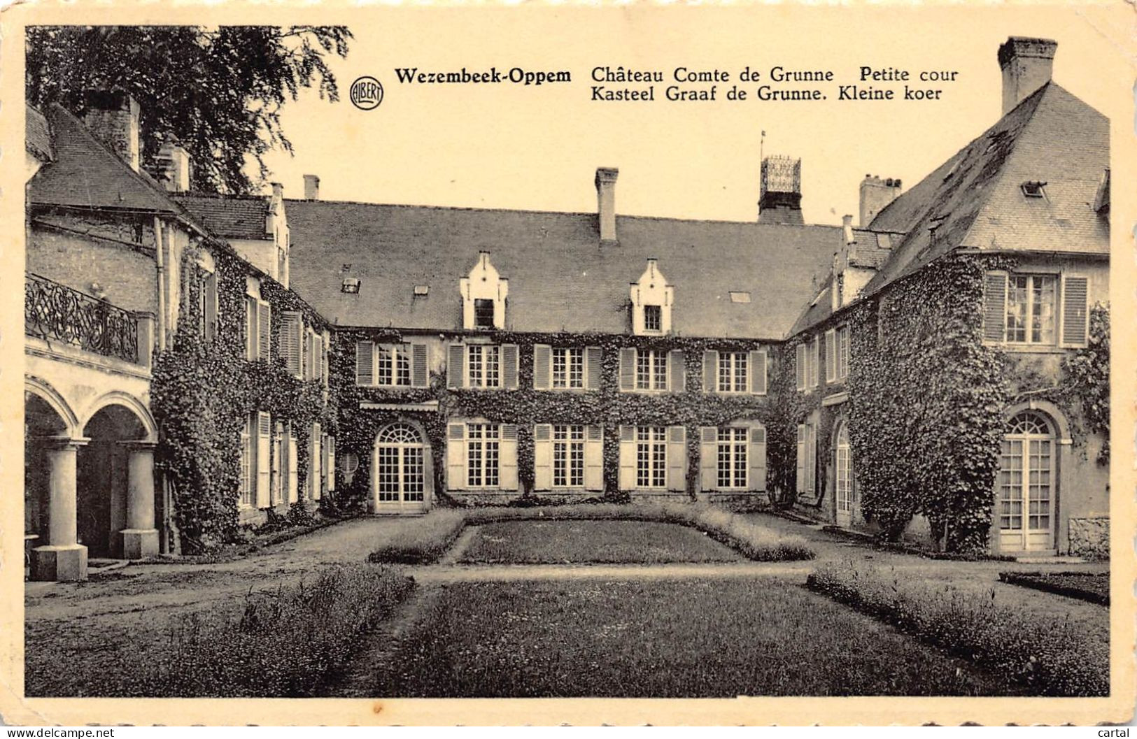 WEZEMBEEK-OPPEM - Château Comte de Grunne.  Petite cour