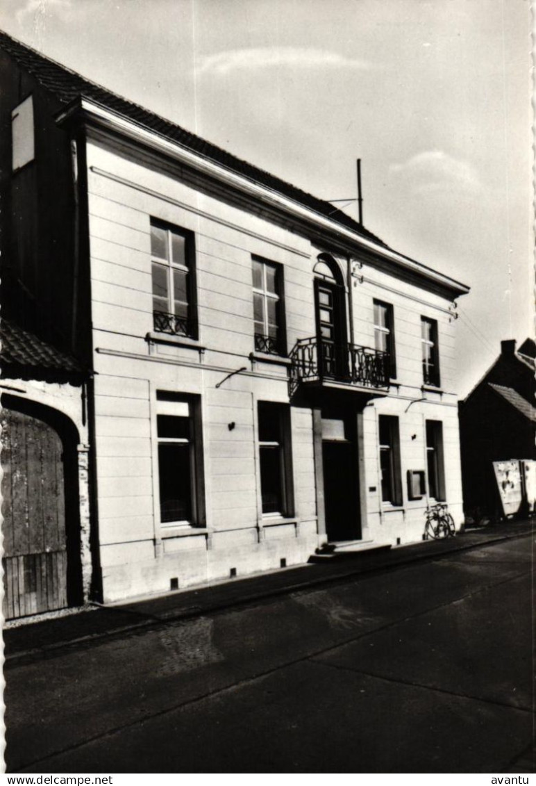 WICHELEN / GEMEENTEHUIS
