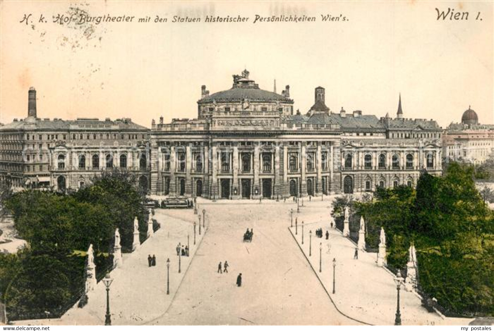 Wien Hof Burgtheater Statuen historischer Persoenlichkeiten
