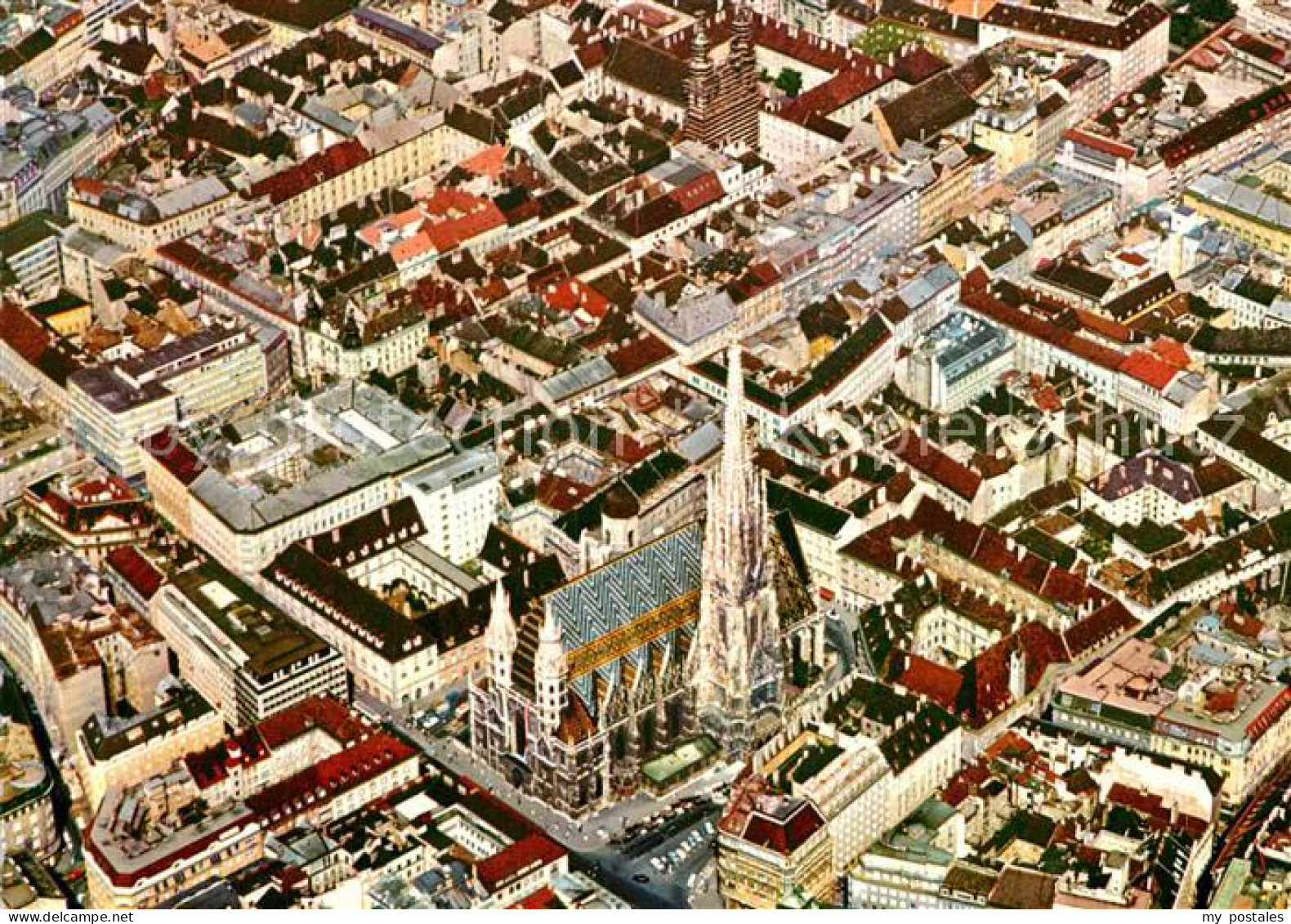Wien Stephansplatz Stadtkern Stephansdom samt Hochturm Fliegeraufnahme