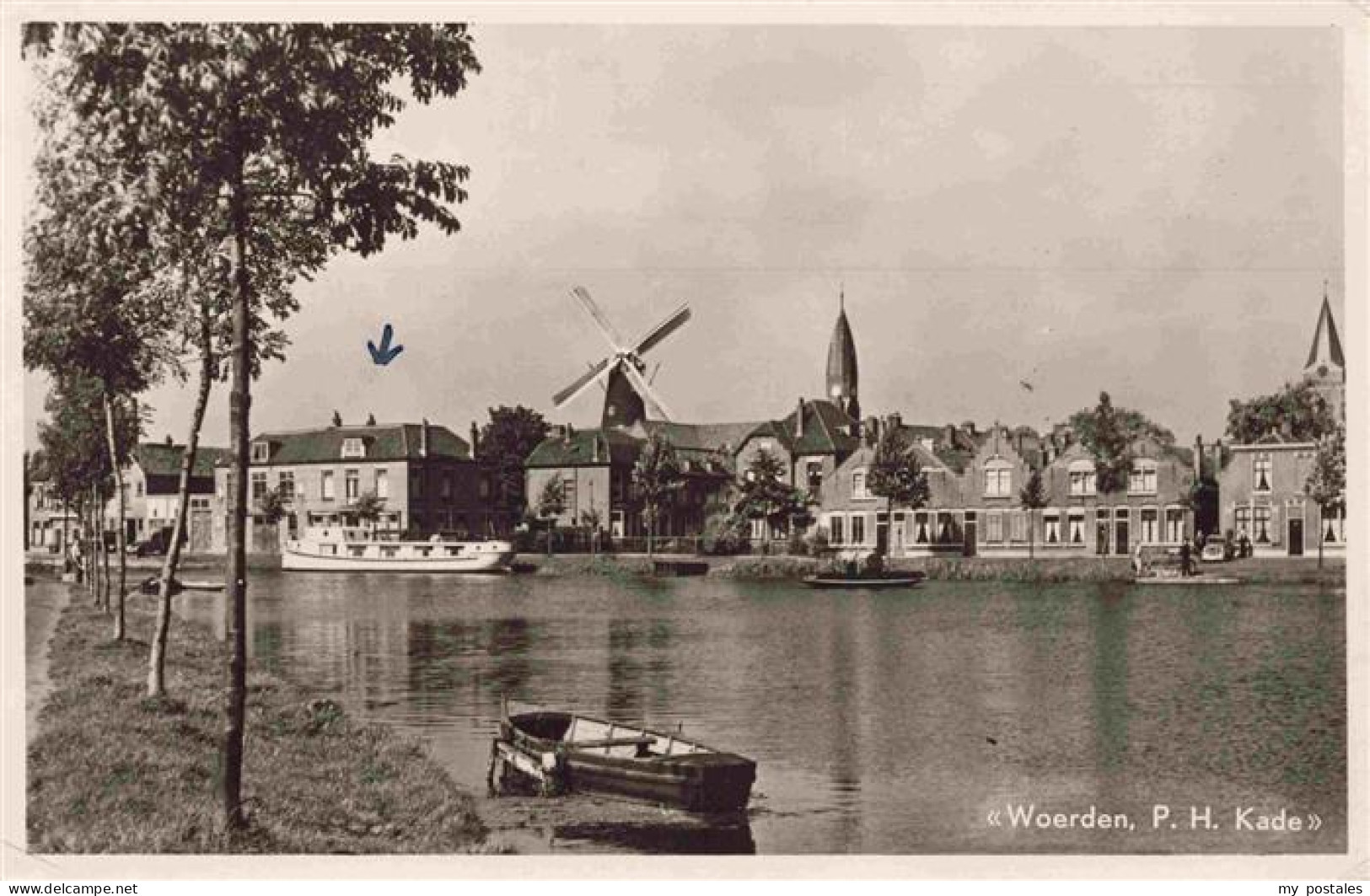 Woerden Utrecht NL P-H-Kade Windmuehle Kanal Schiff Kirche Boot Ufer