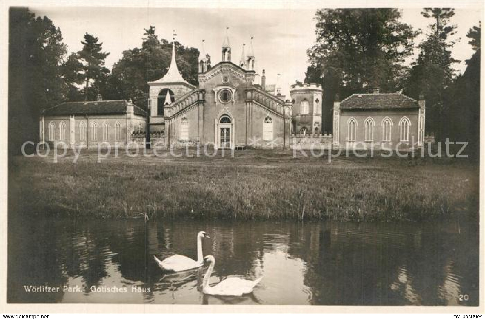 Woerlitz Park Gotisches Haus Schwaene