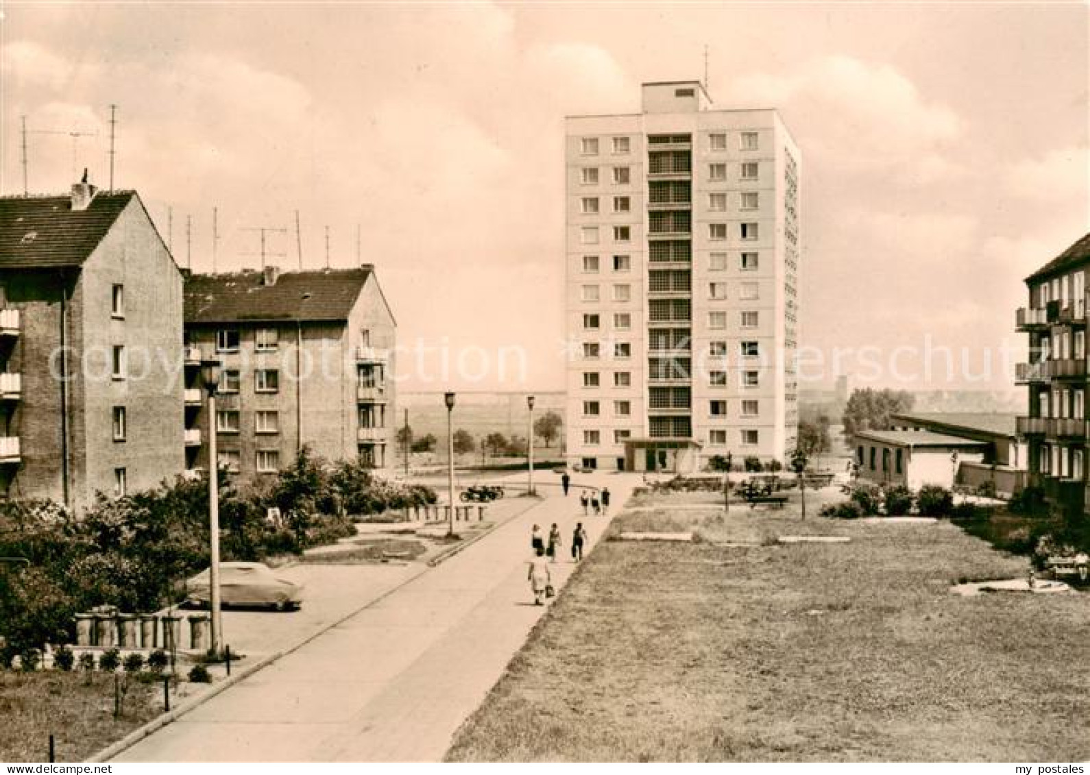 Wolfen Bitterfeld  Hochhaus Bertolt Brecht Strasse Wohnsiedlung