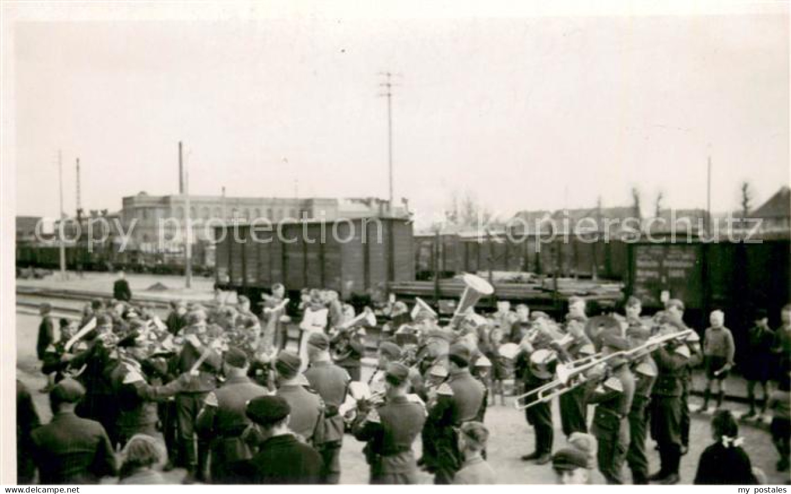 Wolfenbuettel Militari auf dem Bahnhof