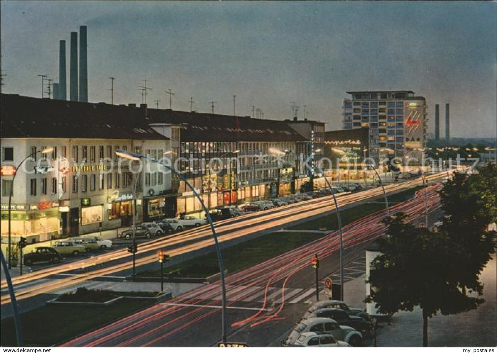 Wolfsburg bei Nacht Strassenpartie