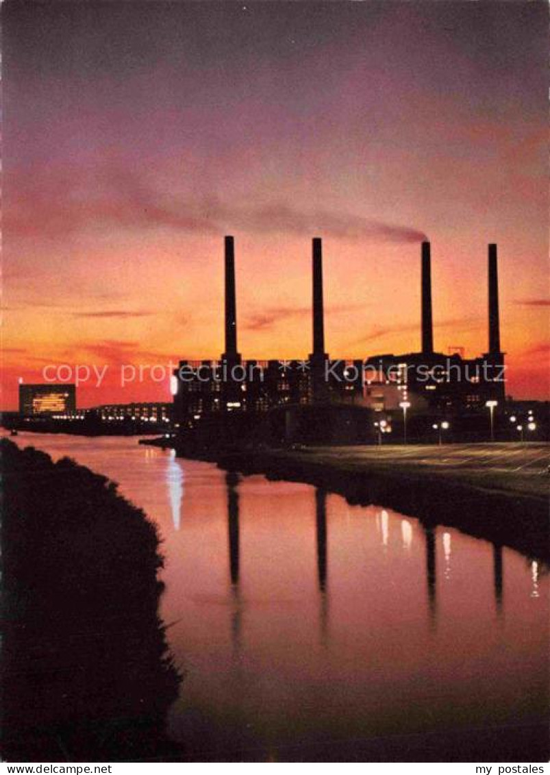 WOLFSBURG Niedersachsen Volkswagenwerk Schornsteine Sonnenuntergang Kanal
