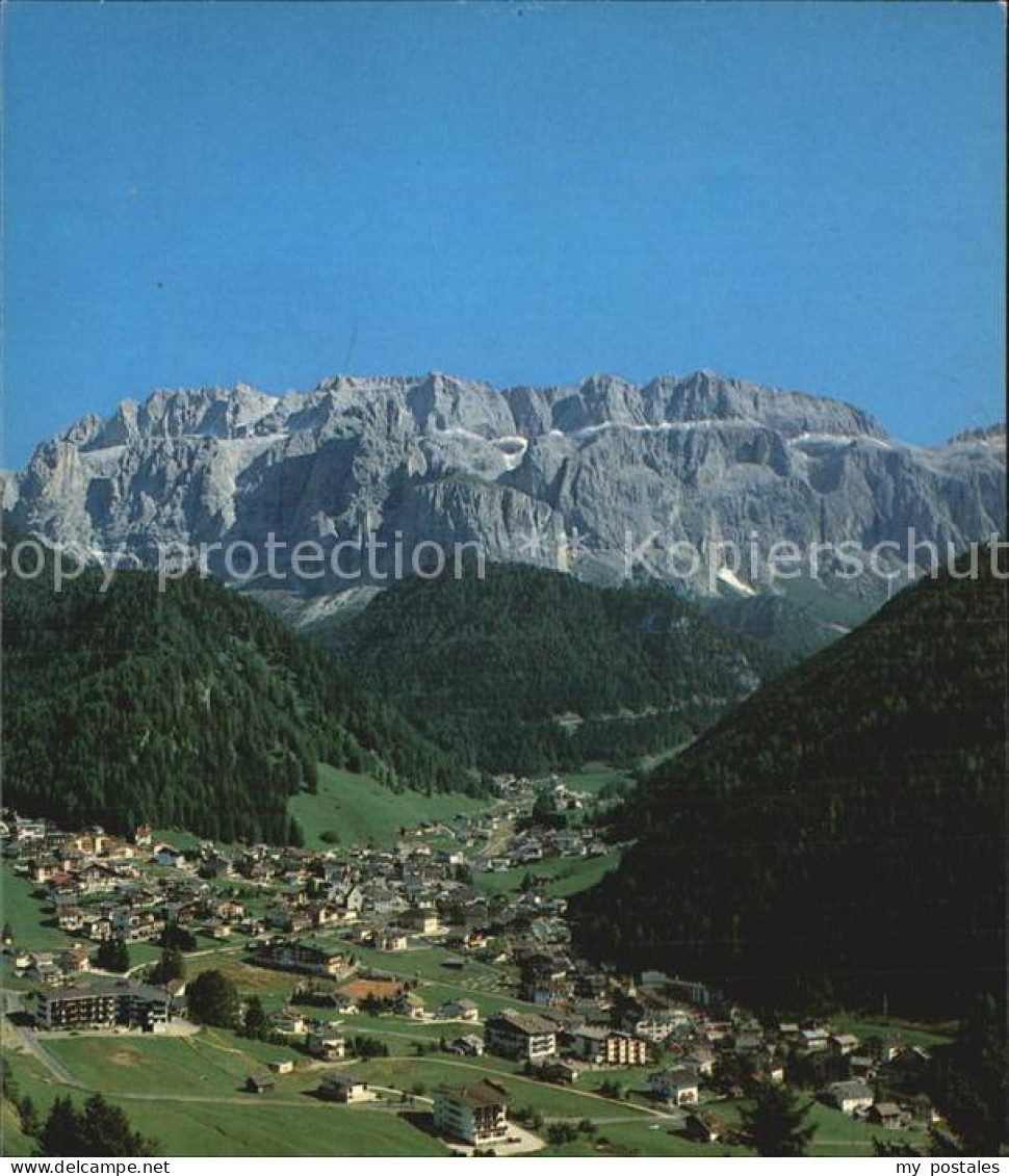 Wolkenstein Groeden mit Sella Gruppe