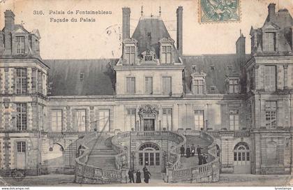 A816 France 1907 Palais de Fontainebleau Facade du Palais Palace postcard