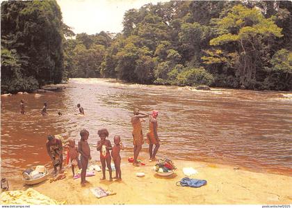 BR27641 Gabon baignade dans la riviere gabon