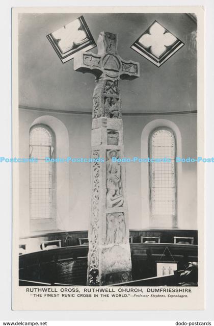 C016862 Dumfriesshire. Ruthwell Cross. Ruthwell Church. Professor Stephens
