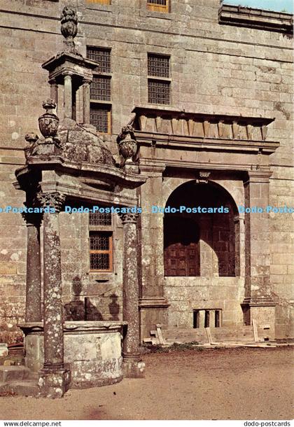 D121438 Chateu de Kerjean en Saint Vougay Finistere Le Puits Du Castelet Lyoncol