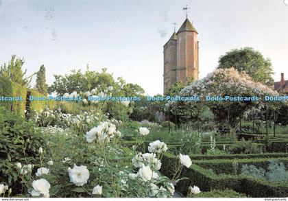 D128498 Kent Sissinghurst Castle The White Garden National Trust Images John Buc