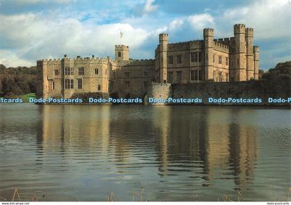 D231841 Kent Leeds Castle near Maidstone Reflections in the Lake Leeds Castle Fo