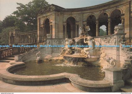 D274353 Kent Edenbridge Hever Castle and Gardens The Loggia Fountain Beric Tempe