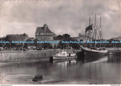 D299136 Saint Malo. Les Bassins. La Cigogne