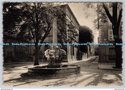D331040 La Provence. Aix en Provence. Fontaine des 4 Dauphins. Mar