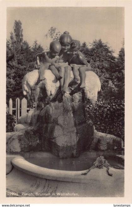 L099 Switzerland Brunnen in Wollishofen Fountain vintage postcard