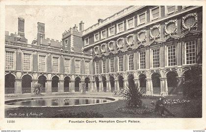 L244 England Fountain Court Hampton Court Palace vintage postcard