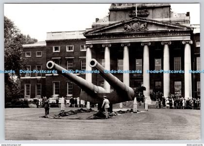 L350517 15 inch Guns From the Battleships Ramillies and Resolution. Imperial War