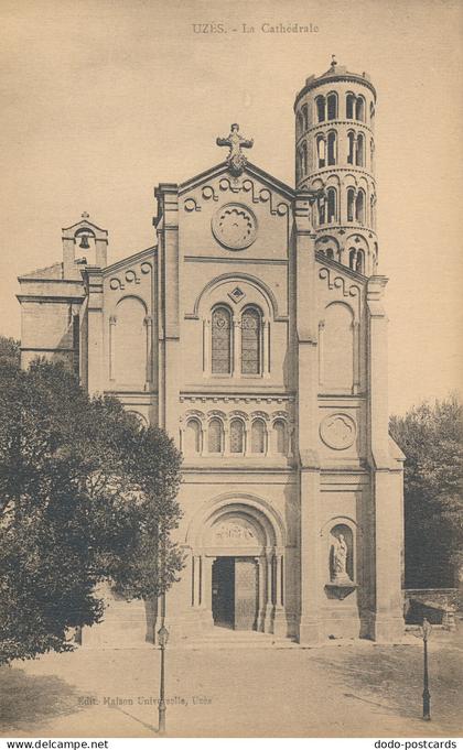 PC46163 Uzes. La Cathedrale. Maison