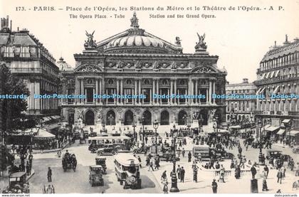 R369421 173 Paris Place de lOpera les Stations du Metro et le Theatre de lOpera
