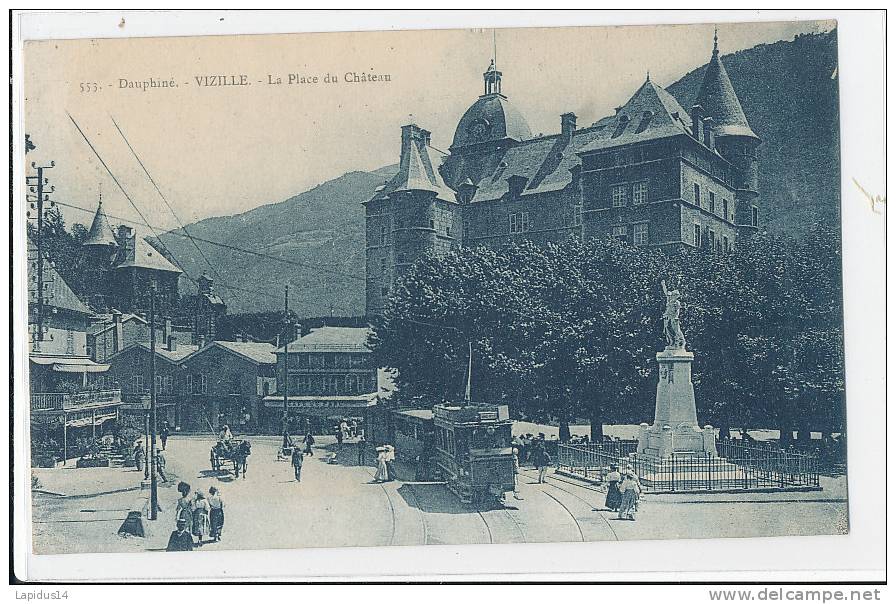 XQ 784 /C P A -VIZILLE  (38)  LA PLACE DU CHATEAU