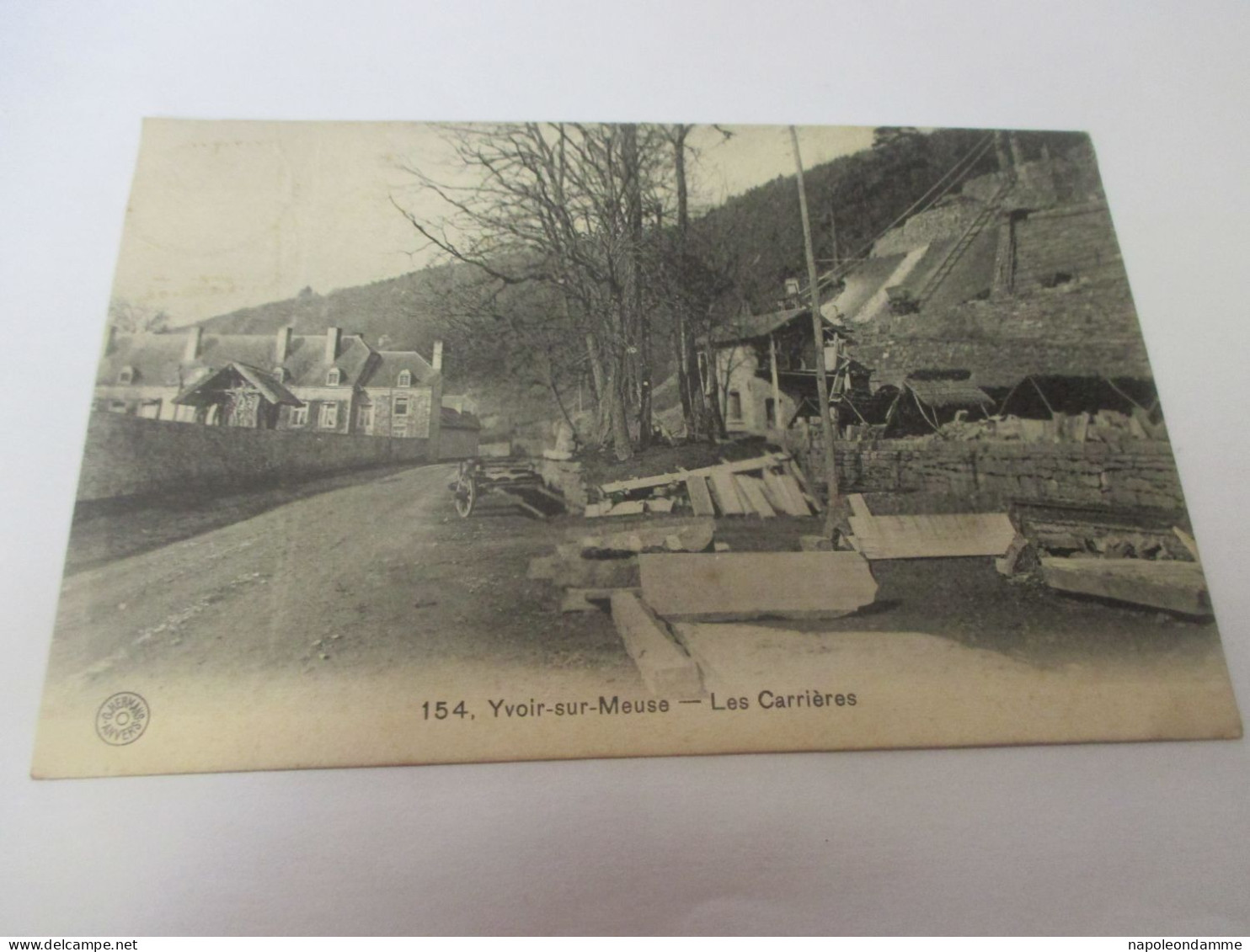 Yvoir sur Meuse, Les Carrieres