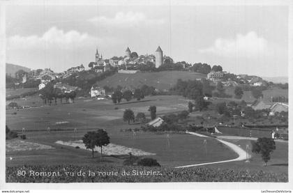 SUISSE - Romont - Vu de route de Siviriez - Église - Tours - Collines - Végétation - Allée - Carte Postale
