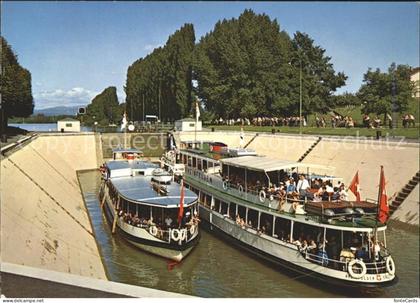 Augst Fahrgastschiffe in der Schleuse