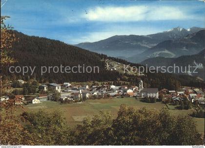 Laax Gesamtansicht mit Alpenpanorama