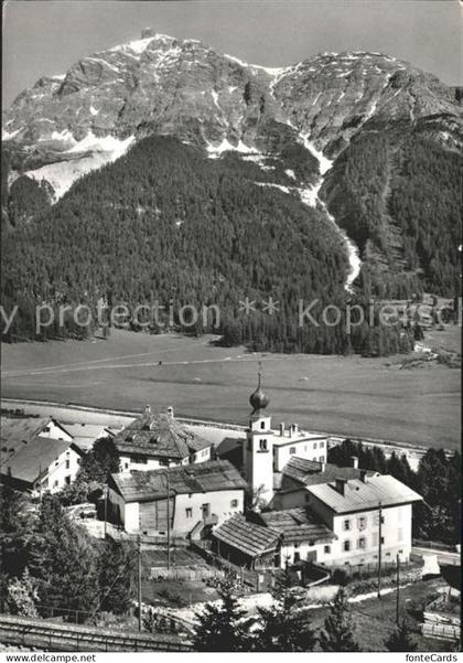 Madulain Ortsansicht mit Kirche Oberengadin Alpenblick