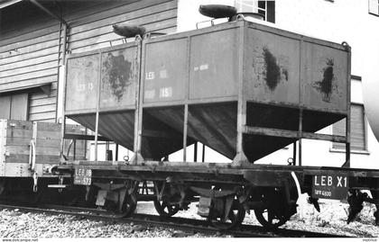 LIGNE DE CHEMIN DE FER Lausanne- Echallens - Bercher, à Echallens ,container 15, photo en 1972 format carte ancienne.