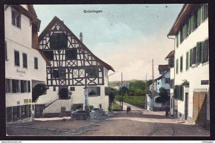 um 1920 ungelaufene AK aus Grüningen mit Bahngeleise.